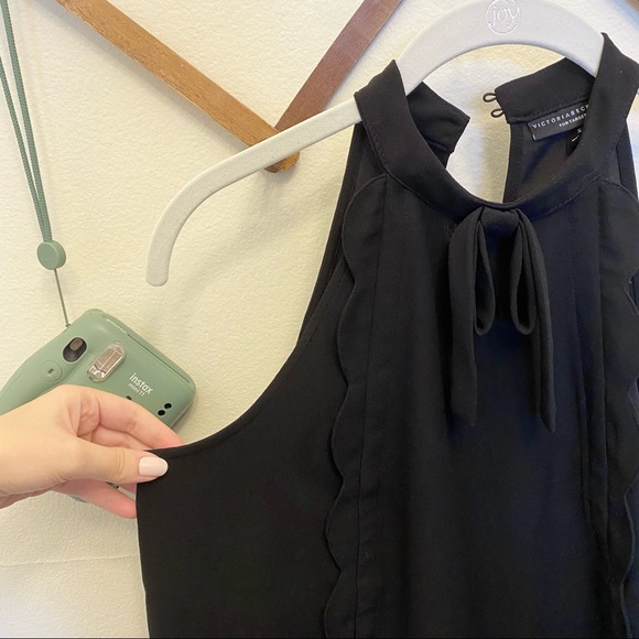 Black Scalloped Tie Neck Sleeveless Blouse - Picture 5 of 9